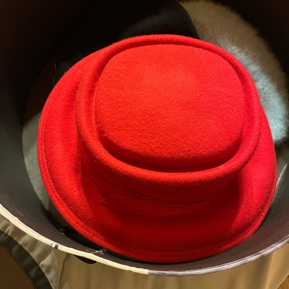 Red hat - Picture 2 of 4